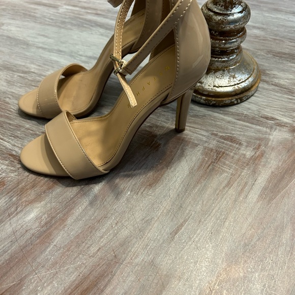 Trendy Heels - Picture 6 of 9